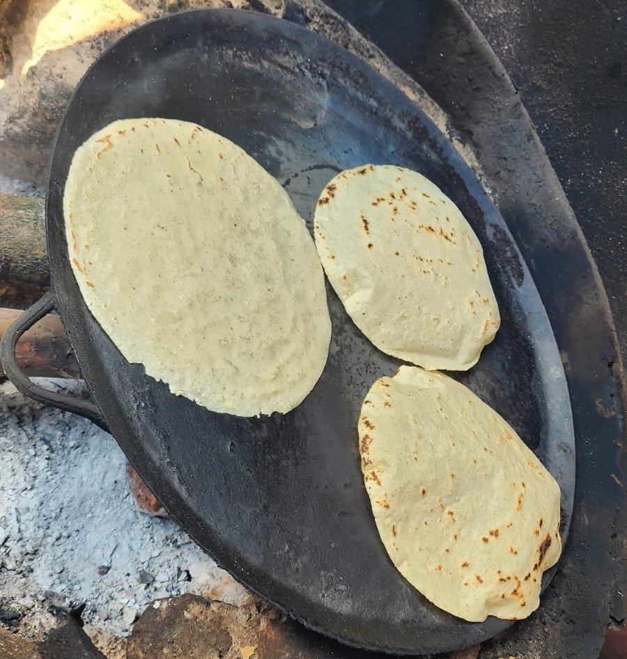 Tortillas hechas a mano en el Comedor Doña Martha