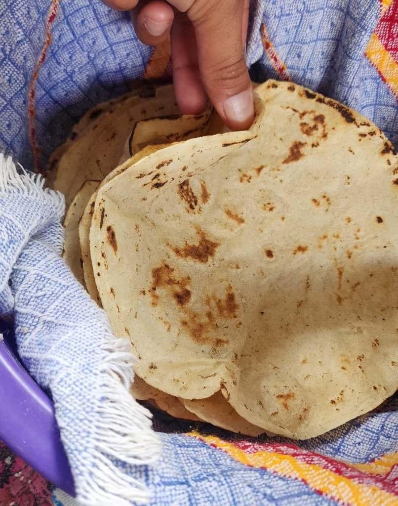 Tortillas hechas a mano en el Comedor Doña Martha